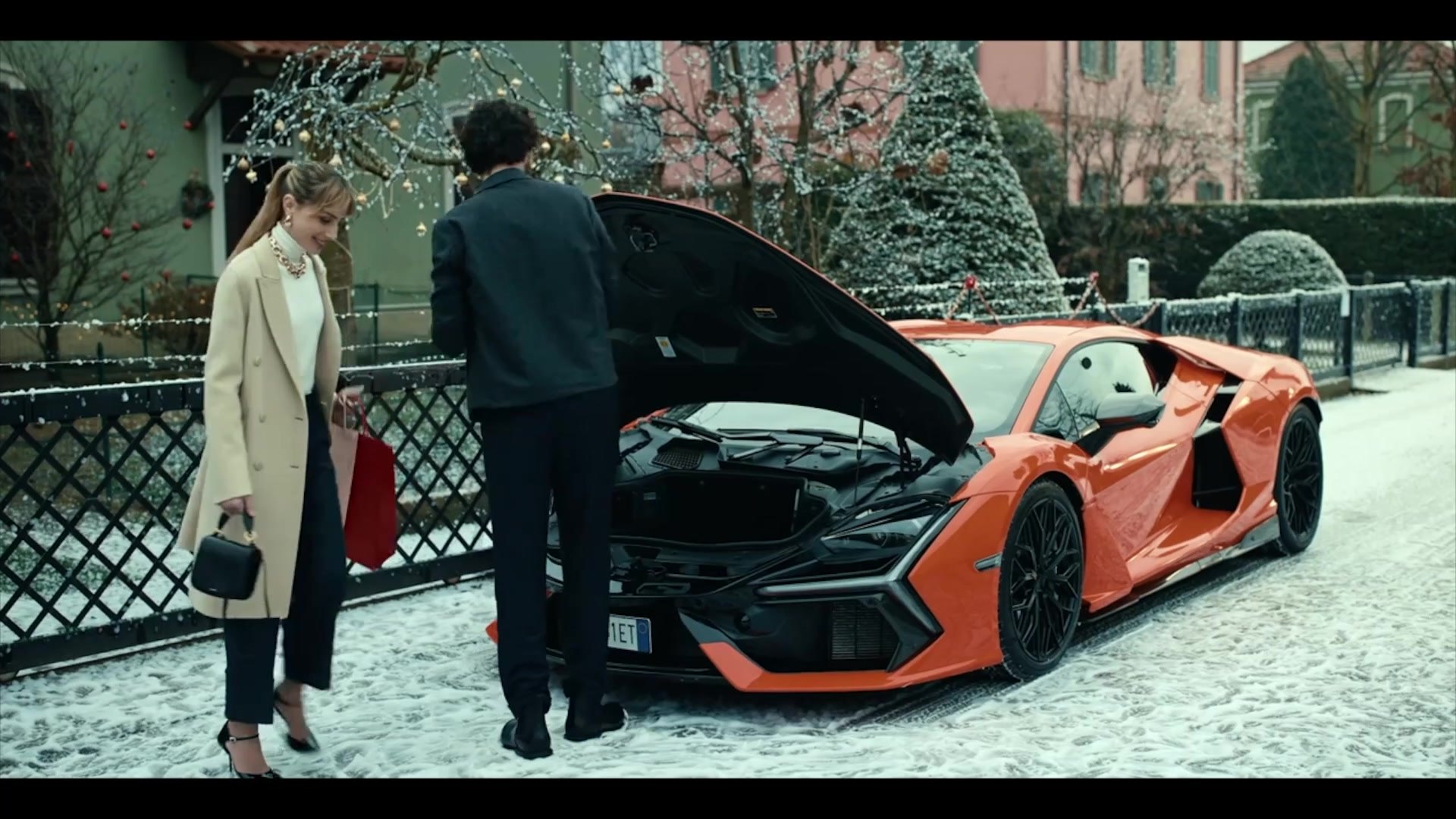 Lamborghini Revuelto The Snowball Historia de Navidad 2024 3