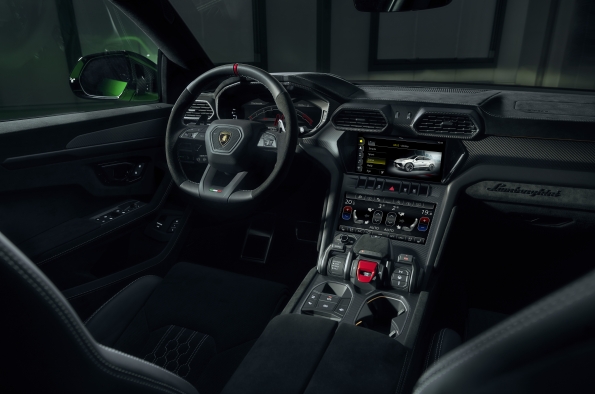 Lamborghini Urus Performante 4