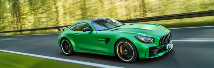 Mercedes Benz AMG GT R verde lateral 2