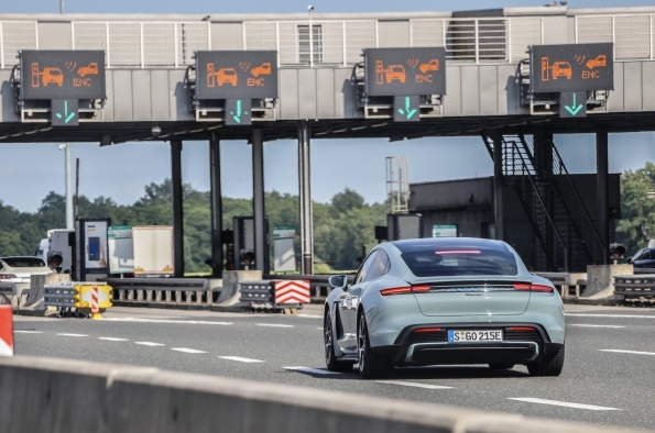 Porsche Taycan E xperience Tour 4