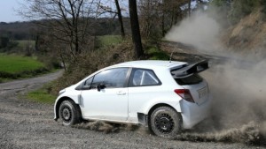 Toyota Yaris WRC haciendo test