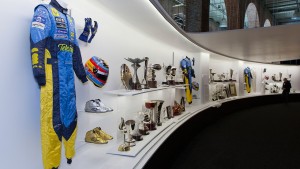 Museo Fernando Alonso monos y trofeos