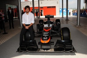 Museo Fernando Alonso presentacion con su McLaren
