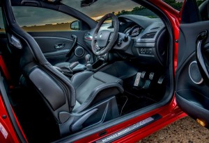 Renault Megane RS 275 Cup S interior puerta abierta