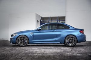 BMW M2 lateral