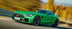 Mercedes-Benz AMG GT R verde lateral